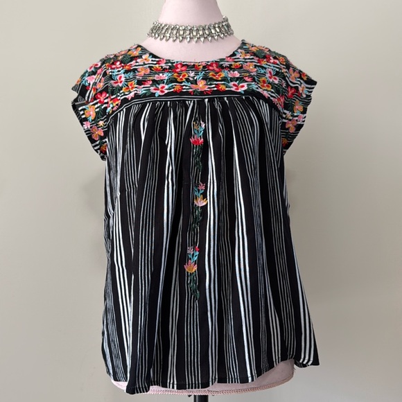 Savanah Jane black & white stripe embroidered blouse in size large - Picture 1 of 8